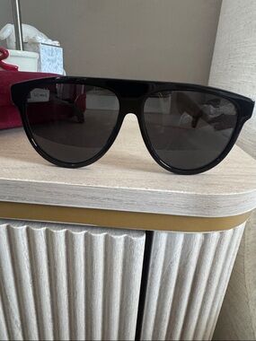 Gucci Black and Red Logo-Stripe Sunglasses